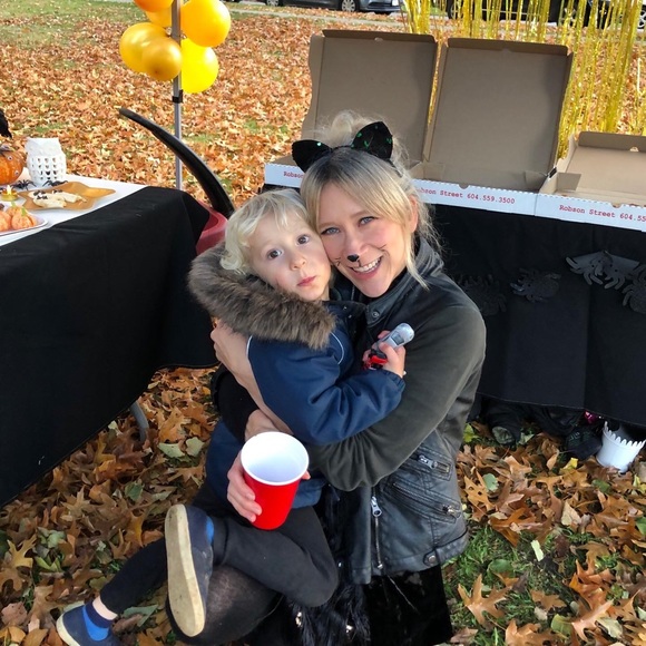 Meet your Posher, Jaime - Picture 2 of 3